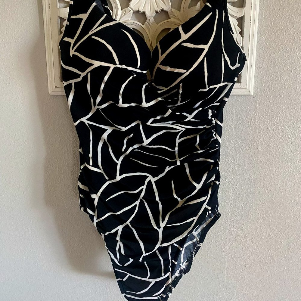 Miraclesuit  Black/White 12